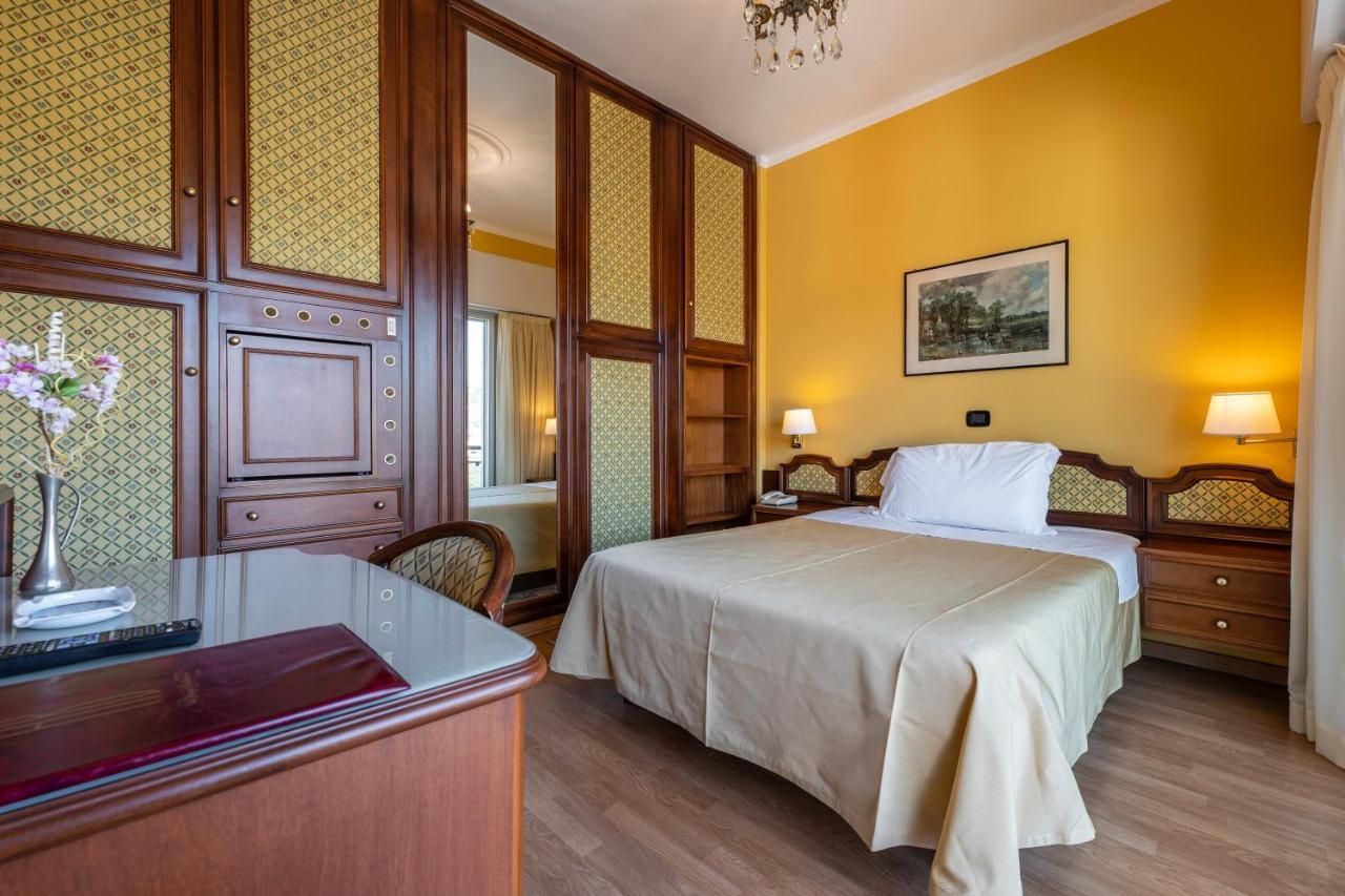 Hotel Bellevue Et Mediterranee Diano Marina Exterior photo