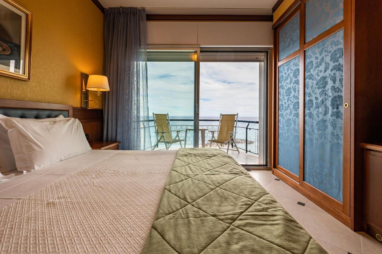 Hotel Bellevue Et Mediterranee Diano Marina Exterior photo