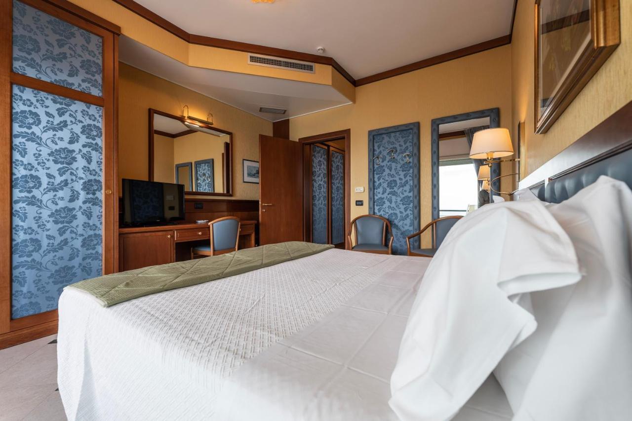 Hotel Bellevue Et Mediterranee Diano Marina Exterior photo