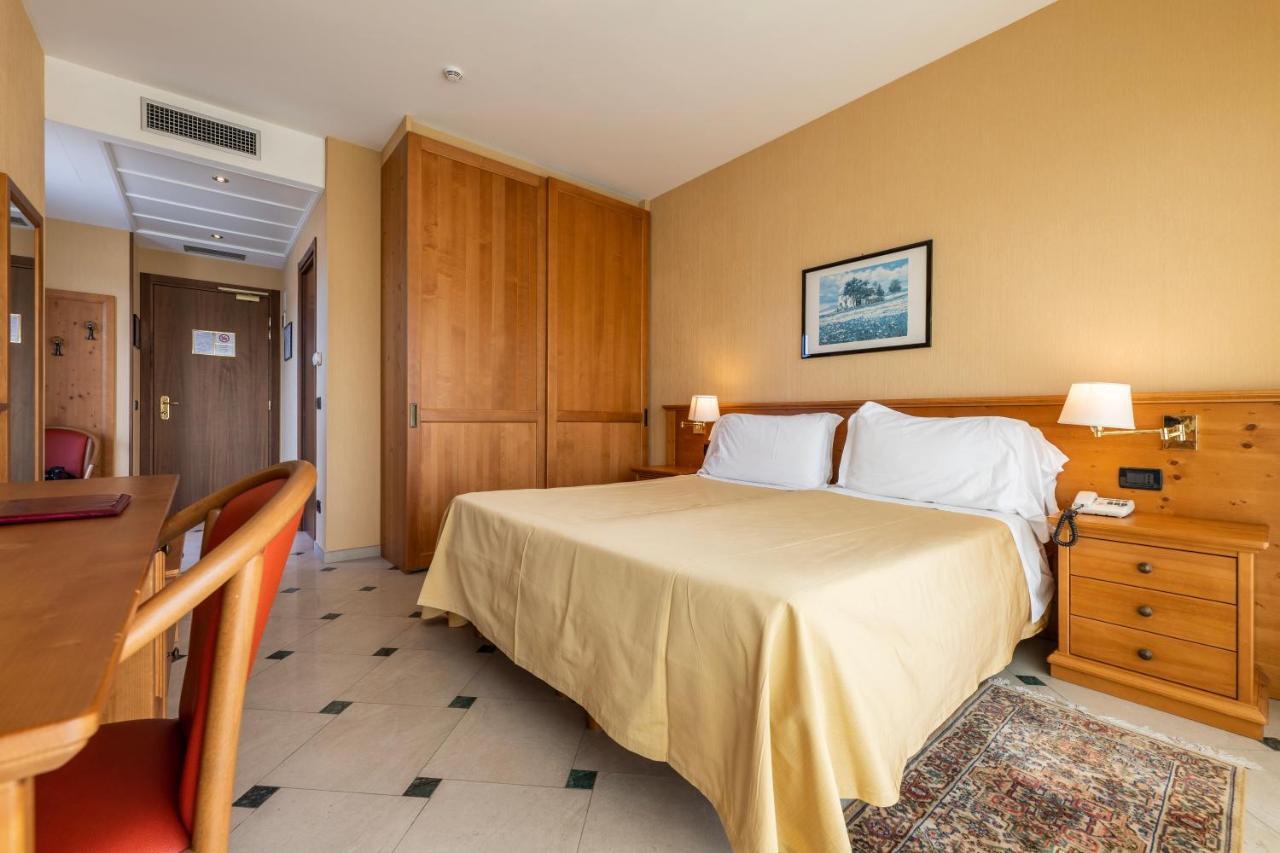 Hotel Bellevue Et Mediterranee Diano Marina Exterior photo