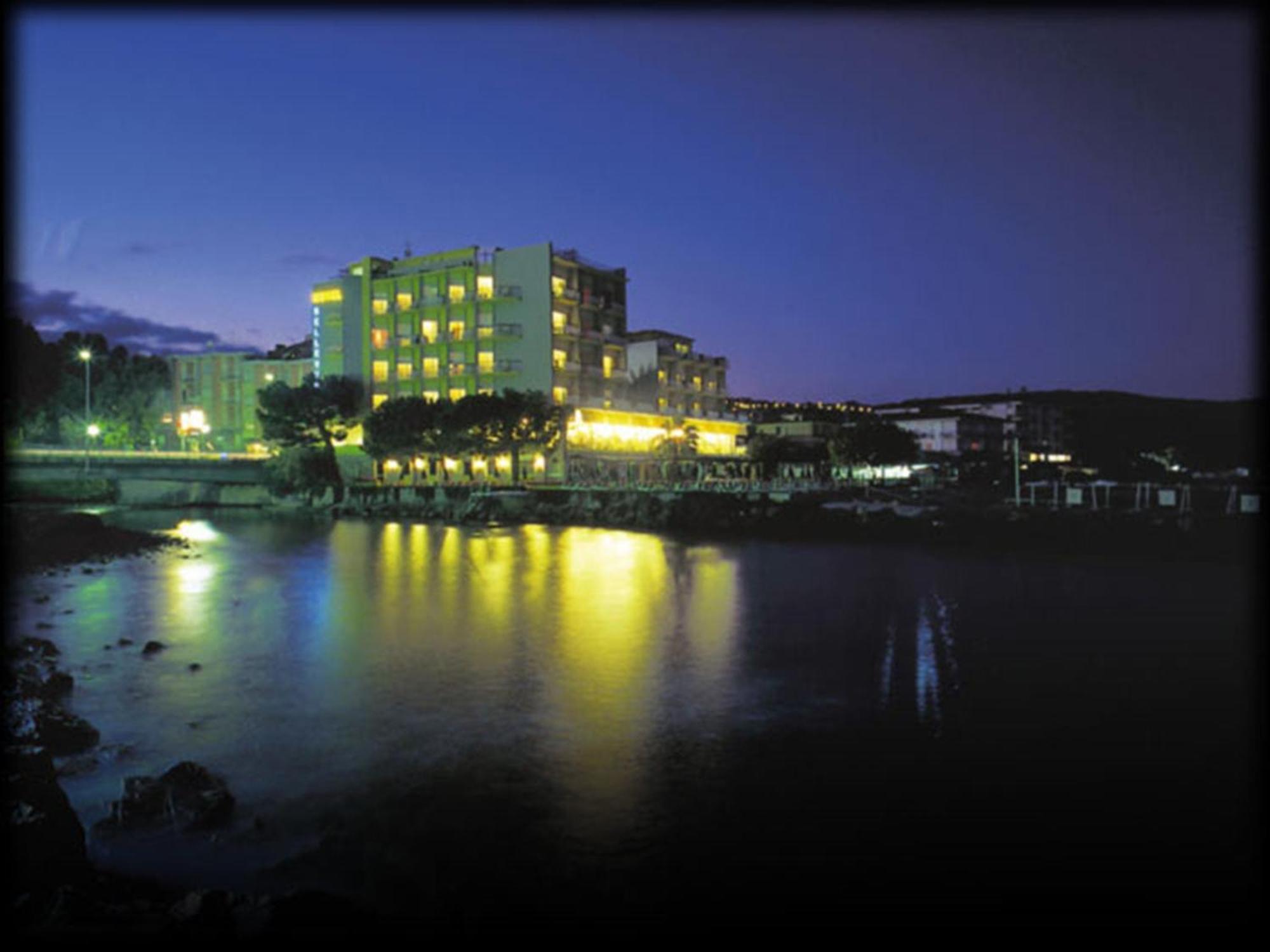 Hotel Bellevue Et Mediterranee Diano Marina Exterior photo