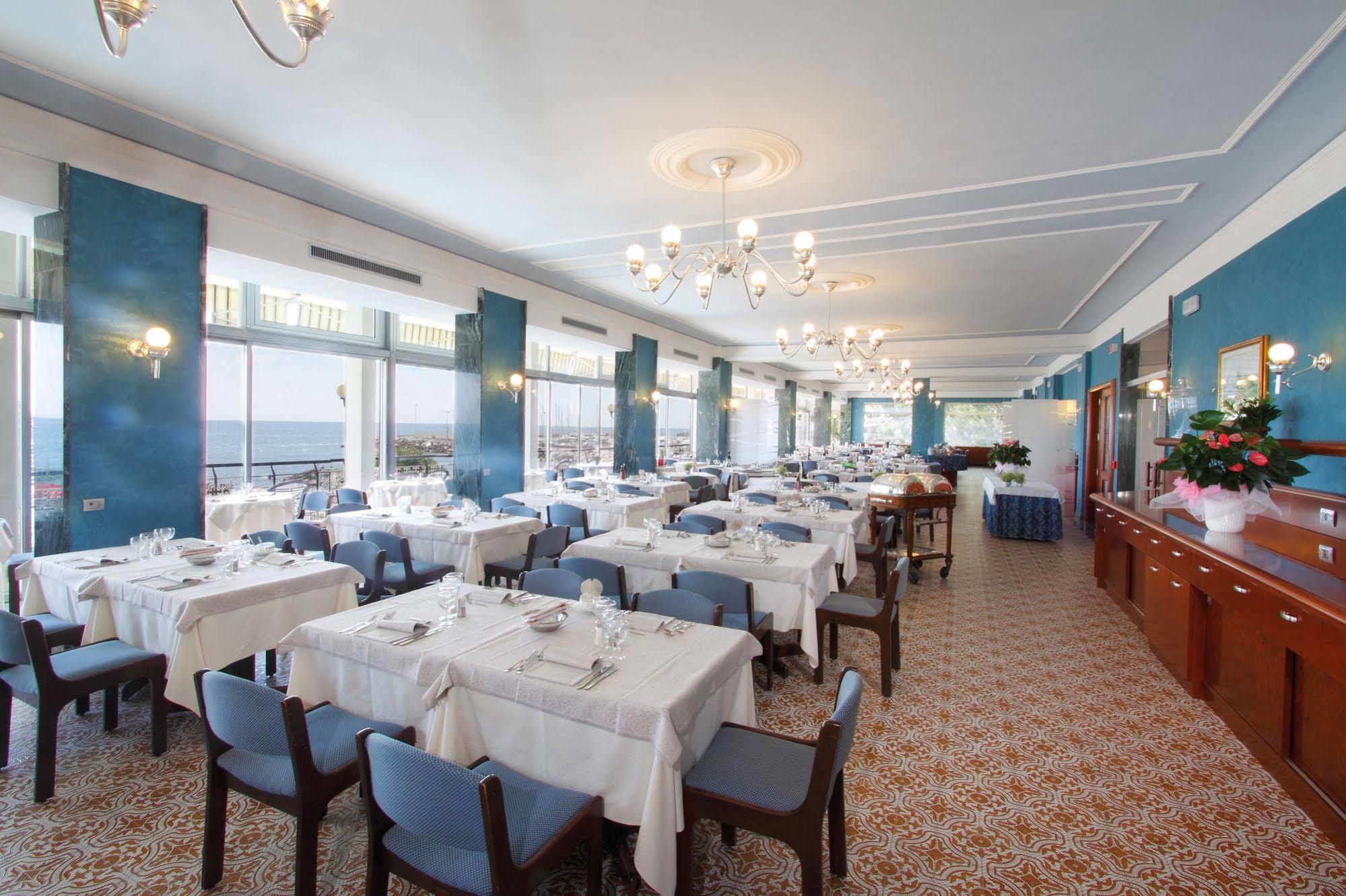 Hotel Bellevue Et Mediterranee Diano Marina Exterior photo