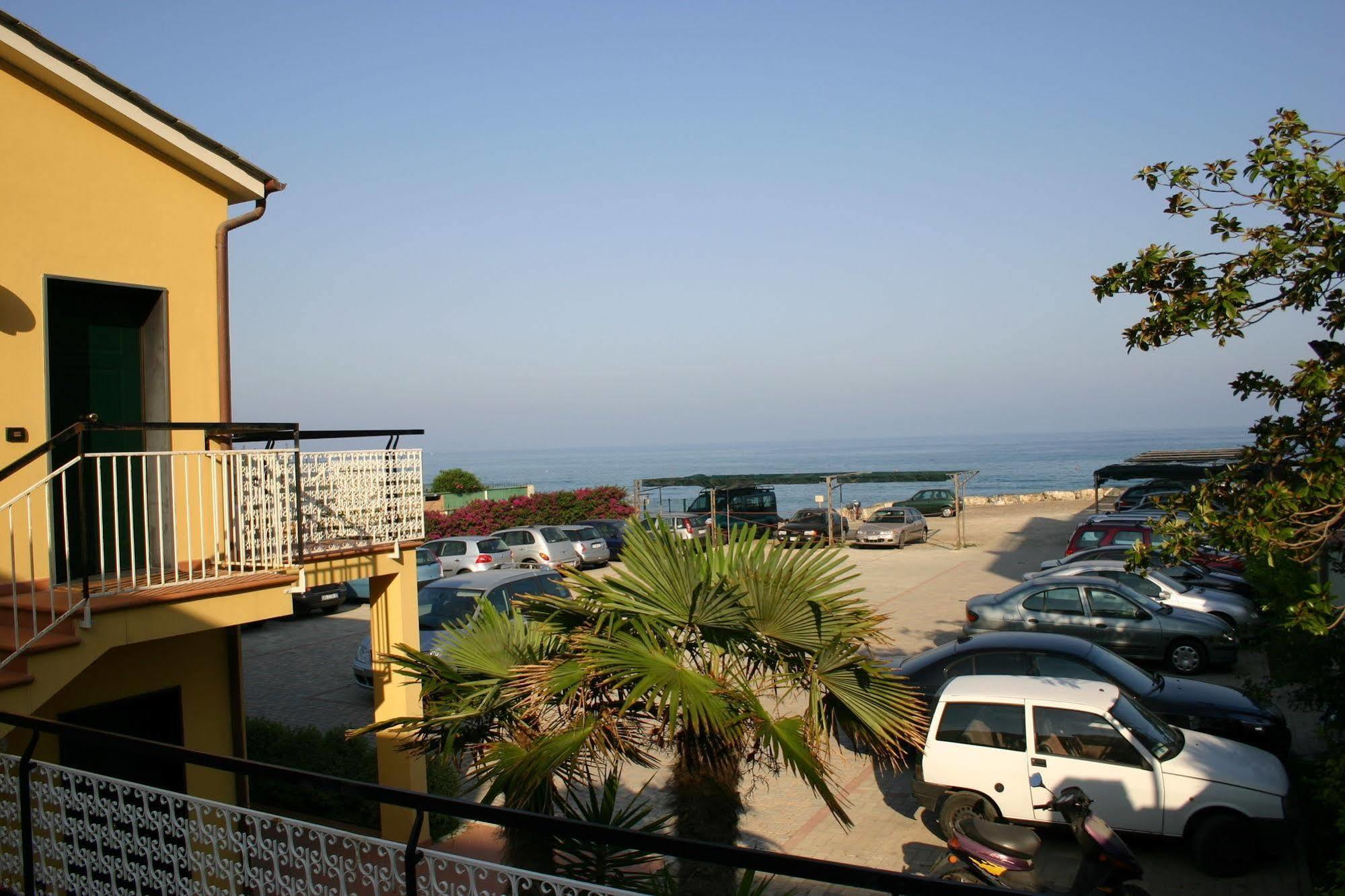 Hotel Bellevue Et Mediterranee Diano Marina Exterior photo