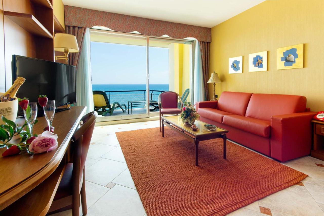 Hotel Bellevue Et Mediterranee Diano Marina Exterior photo