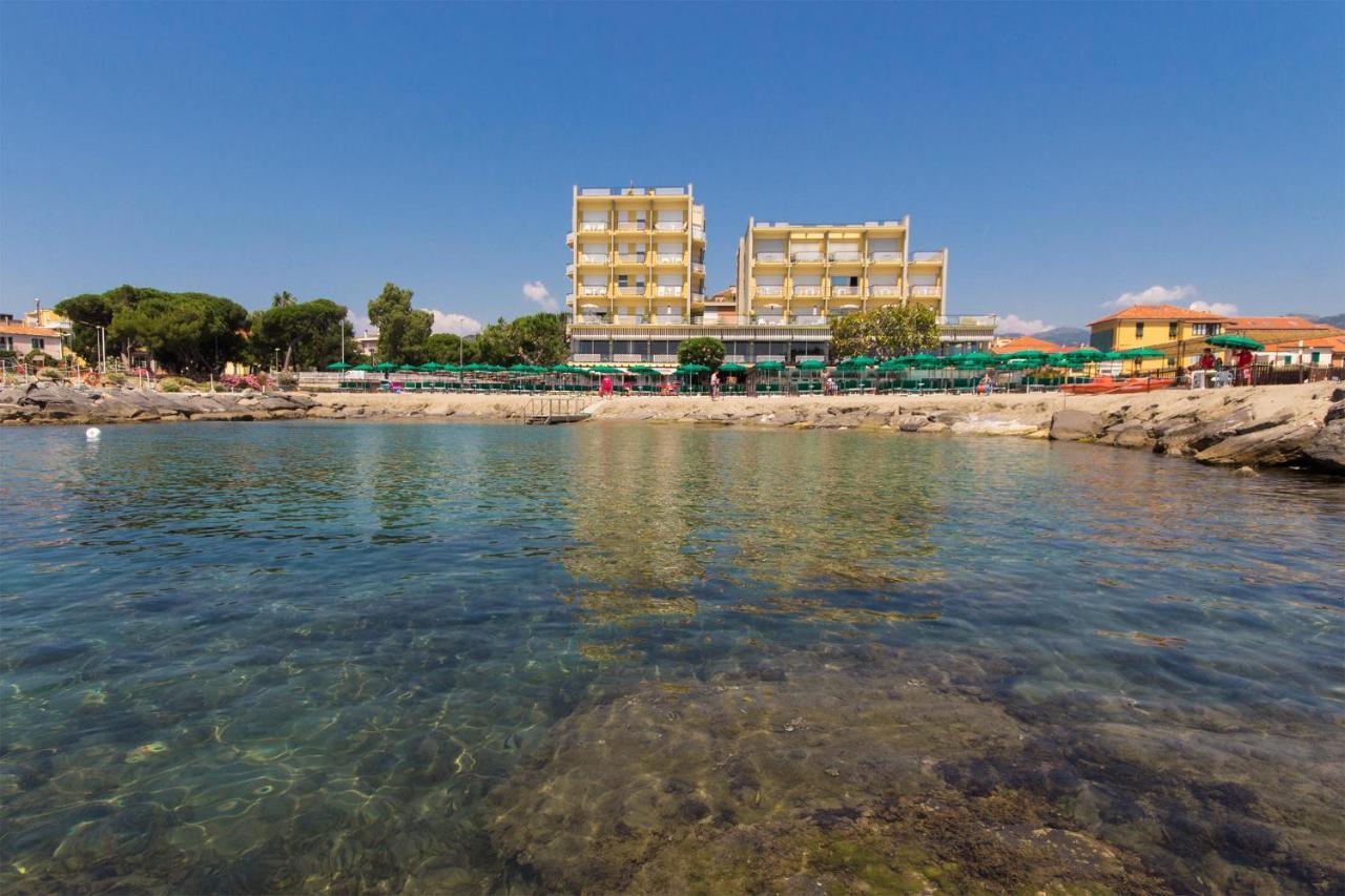 Hotel Bellevue Et Mediterranee Diano Marina Exterior photo