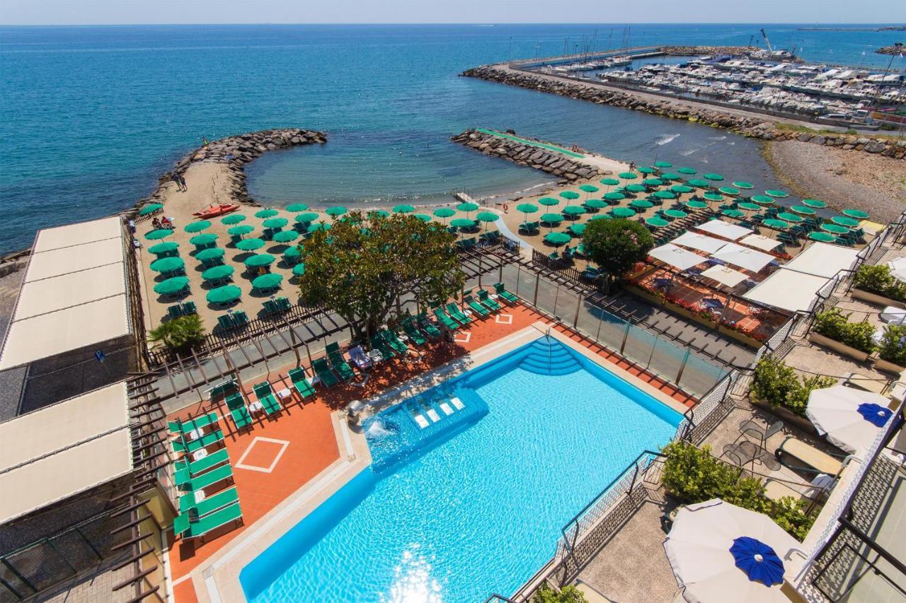 Hotel Bellevue Et Mediterranee Diano Marina Exterior photo